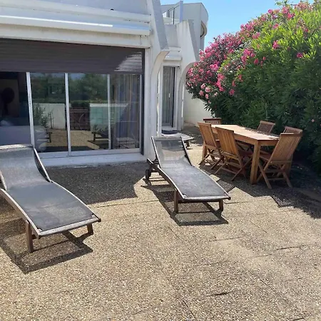 Bord De Mer: Soleil, Et Grande Terrasse Pour Instants De Détente