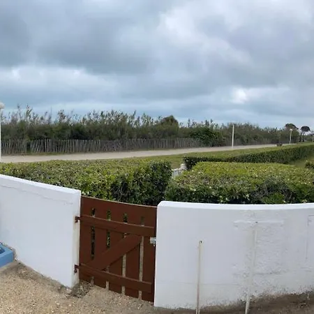Bord De Mer: Soleil, Et Grande Terrasse Pour Instants De Détente