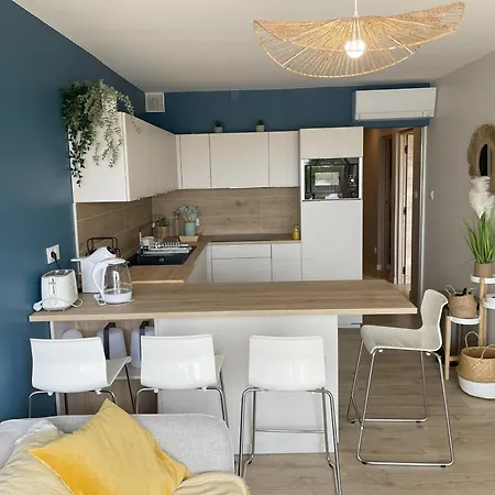 Bord De Mer: Soleil, Et Grande Terrasse Pour Instants De Detente Apartment *