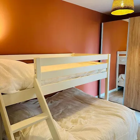 Bord De Mer: Soleil, Et Grande Terrasse Pour Instants De Détente