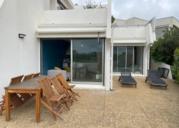 Bord De Mer: Soleil, Et Grande Terrasse Pour Instants De Detente 라그랑모트